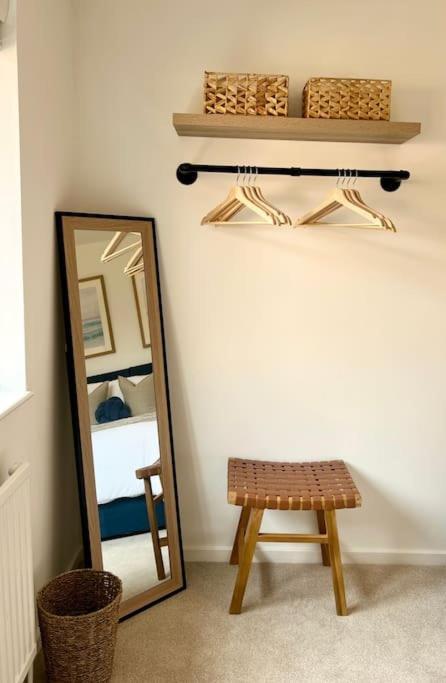 The Nook - Cosy Coastal Retreat Near Sandbanks 풀 외부 사진
