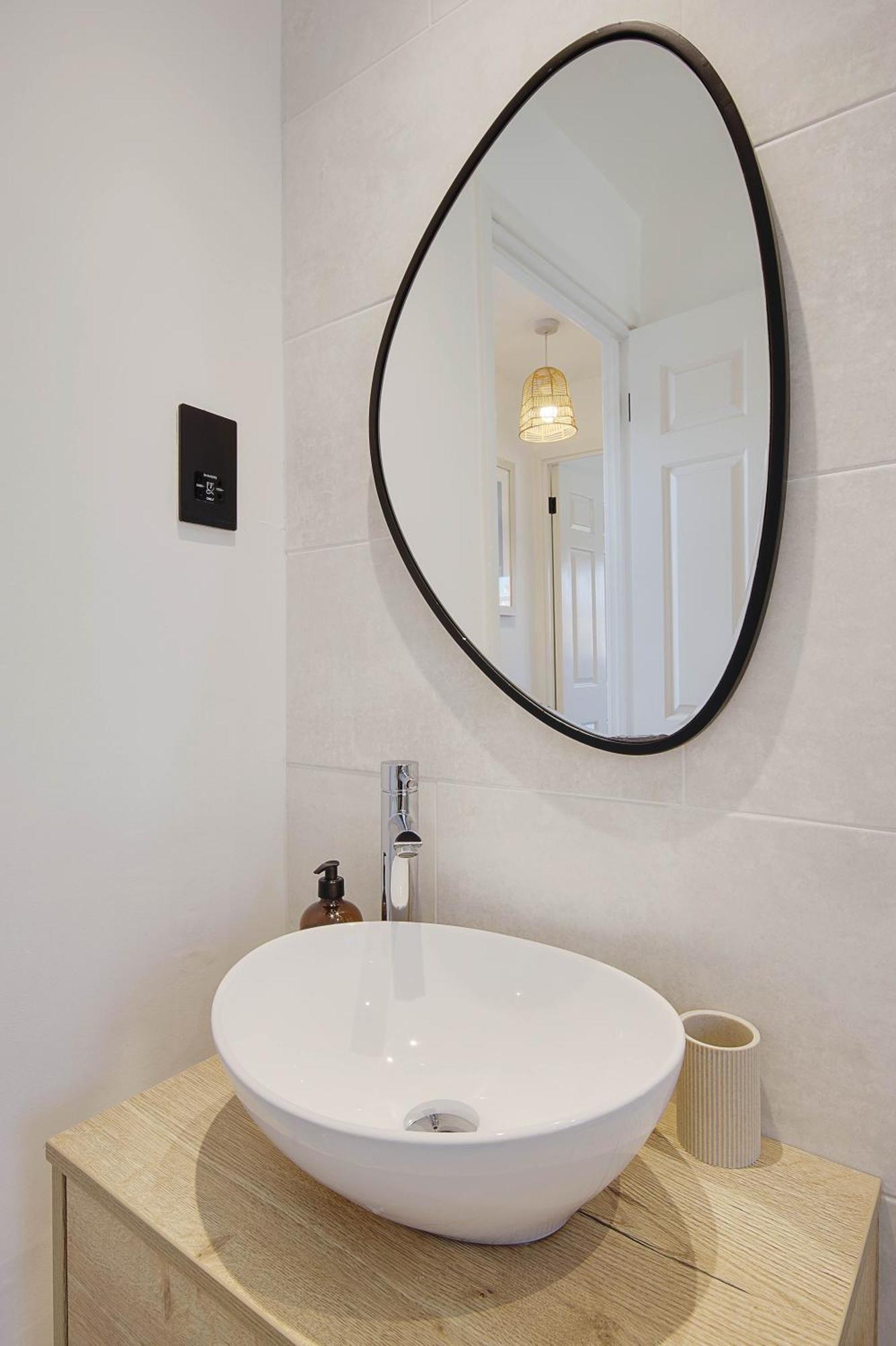 The Nook - Cosy Coastal Retreat Near Sandbanks 풀 외부 사진