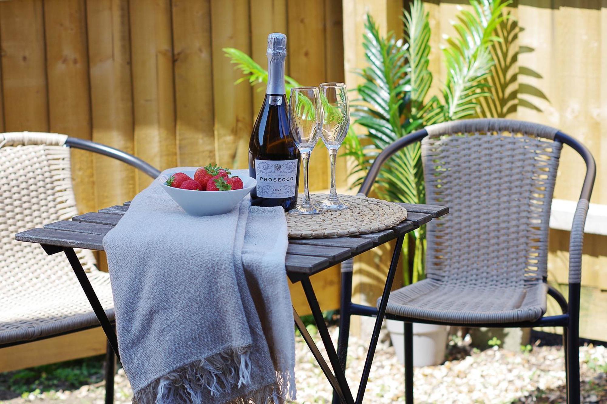 The Nook - Cosy Coastal Retreat Near Sandbanks 풀 외부 사진