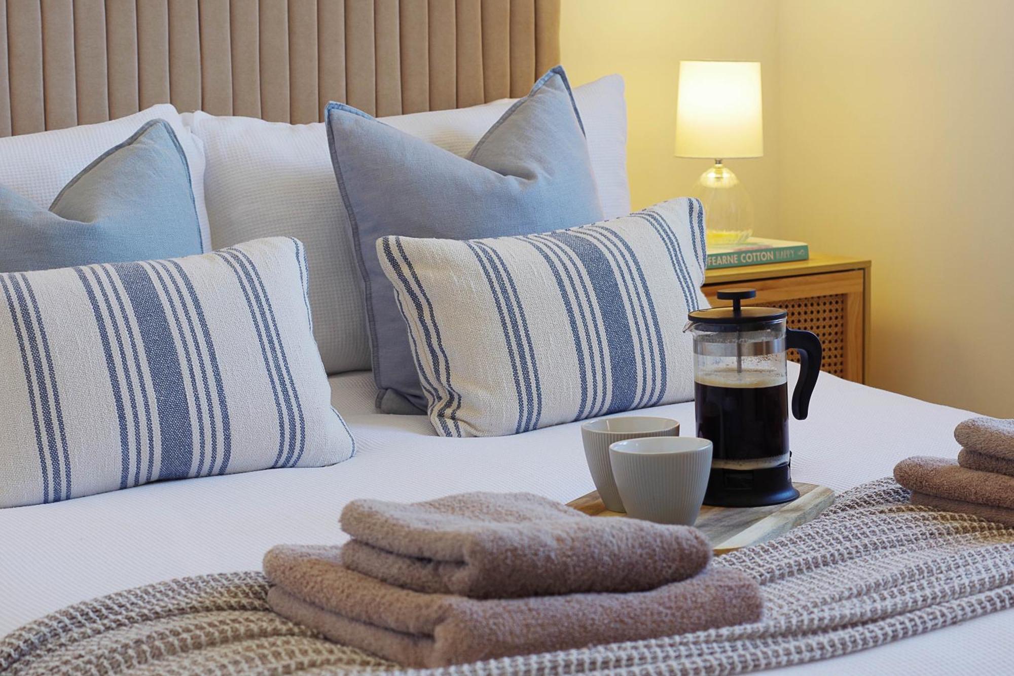 The Nook - Cosy Coastal Retreat Near Sandbanks 풀 외부 사진