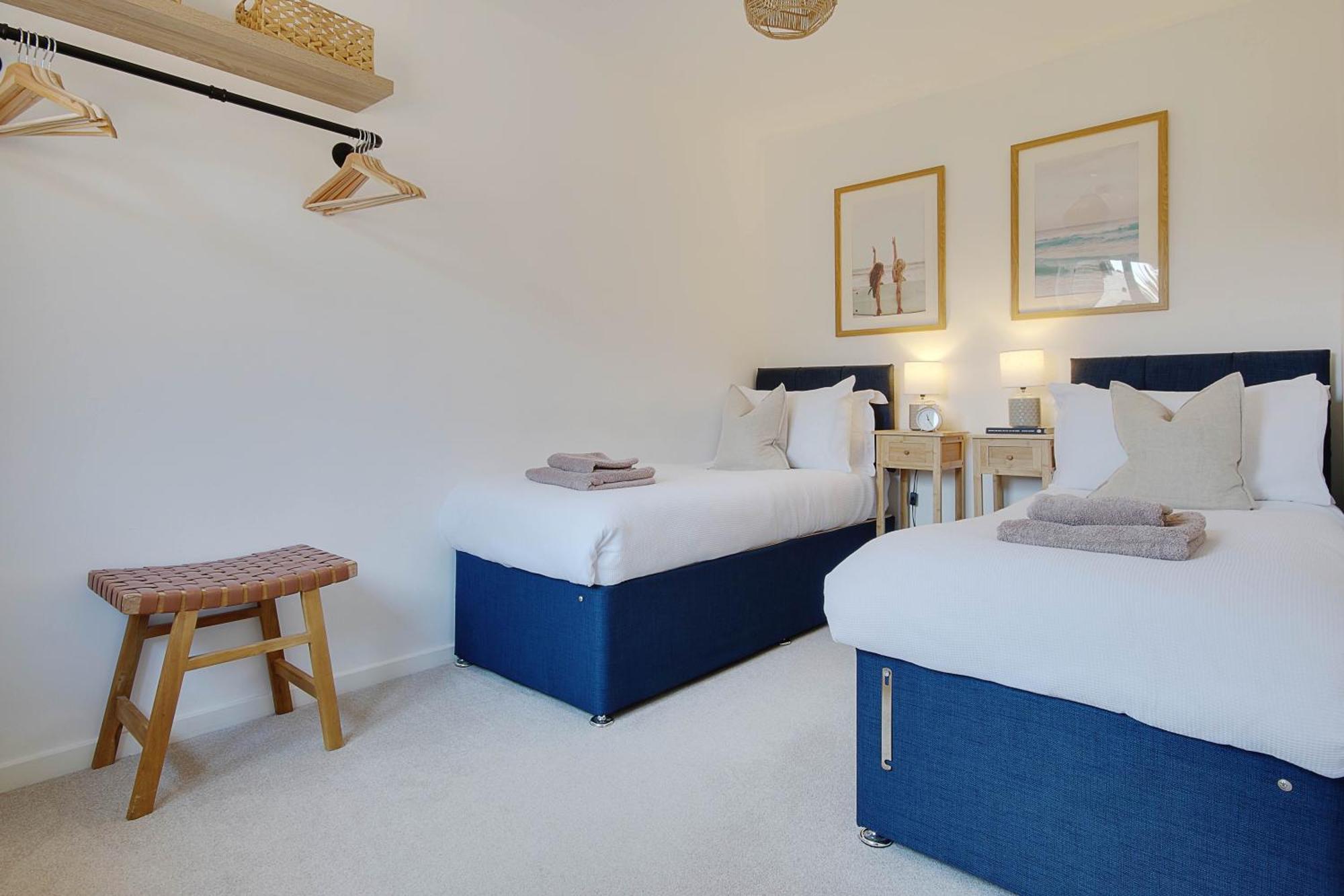 The Nook - Cosy Coastal Retreat Near Sandbanks 풀 외부 사진