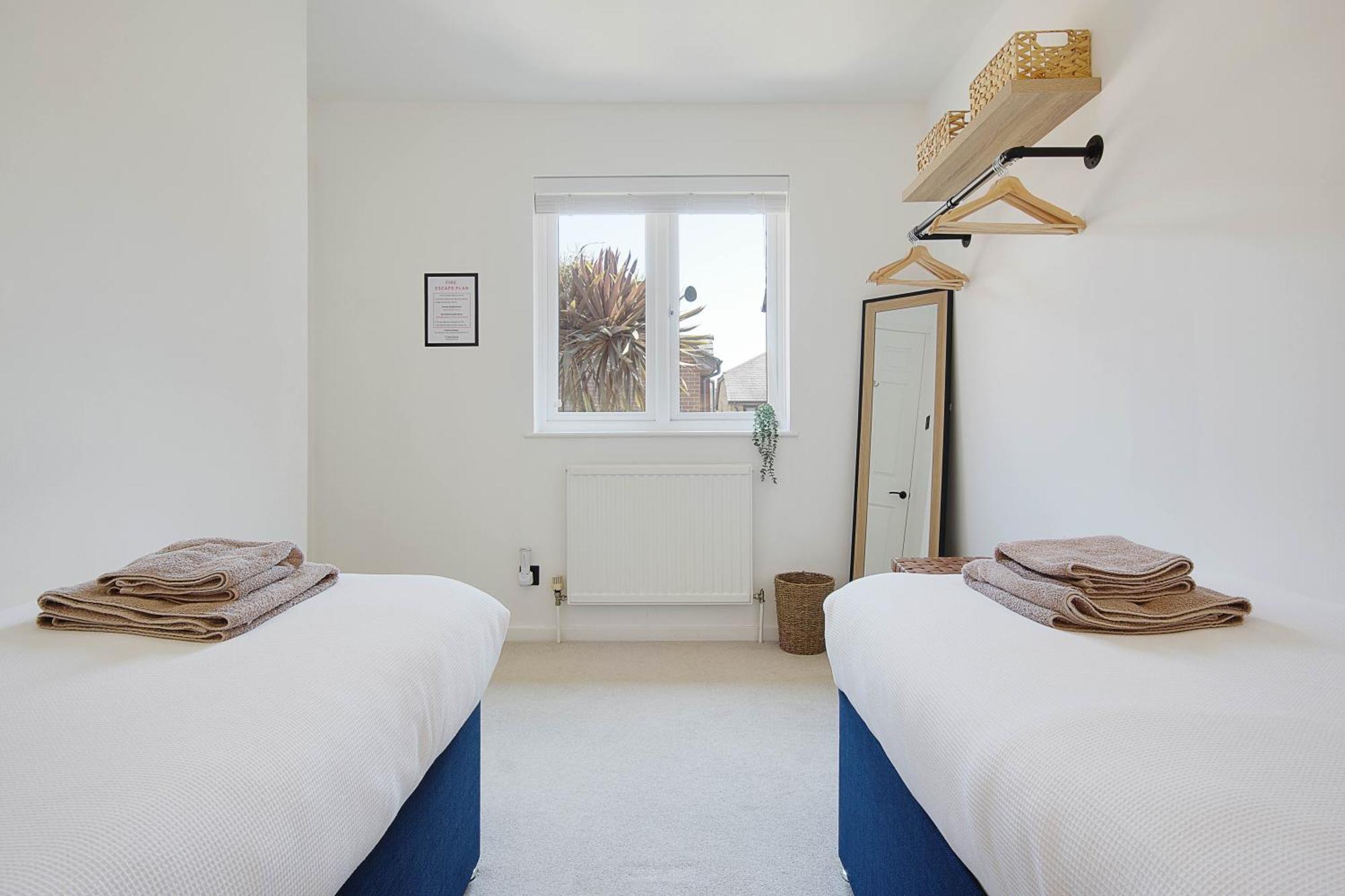 The Nook - Cosy Coastal Retreat Near Sandbanks 풀 외부 사진