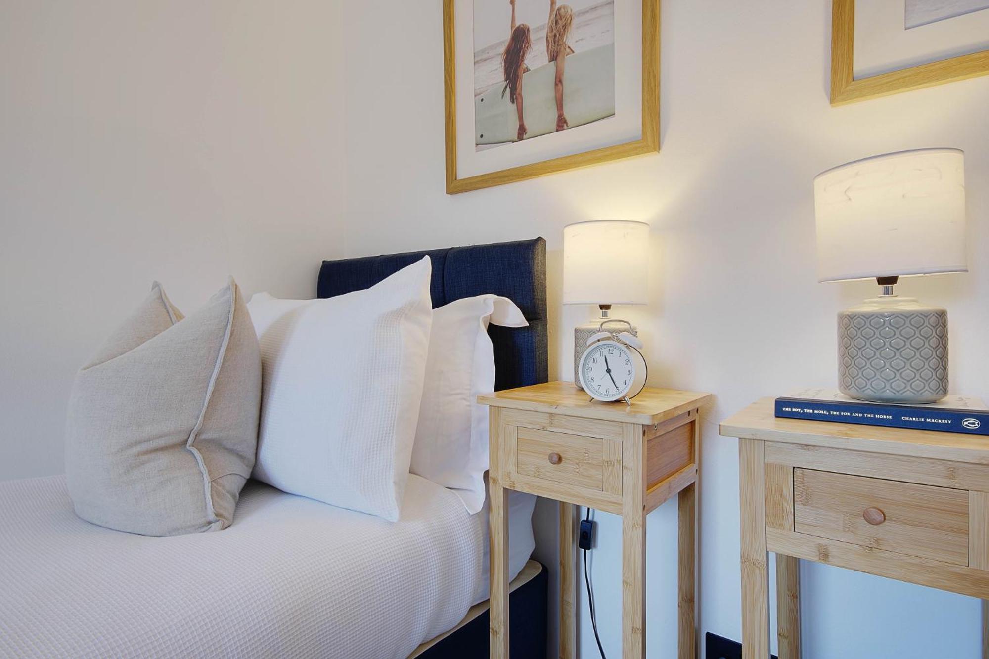 The Nook - Cosy Coastal Retreat Near Sandbanks 풀 외부 사진