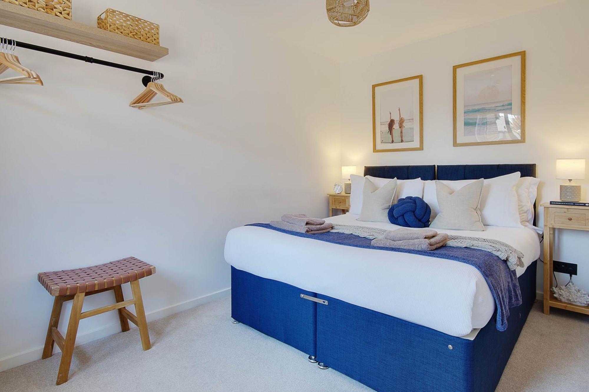 The Nook - Cosy Coastal Retreat Near Sandbanks 풀 외부 사진