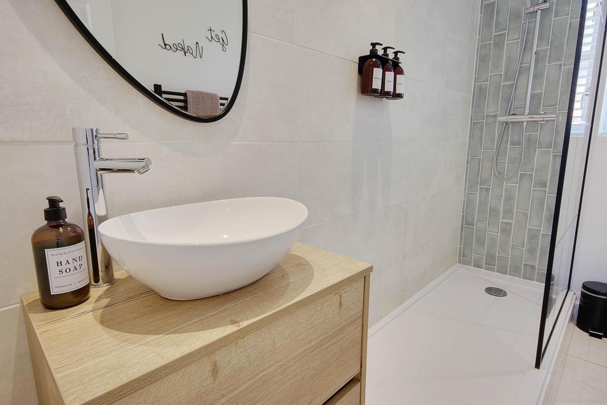 The Nook - Cosy Coastal Retreat Near Sandbanks 풀 외부 사진