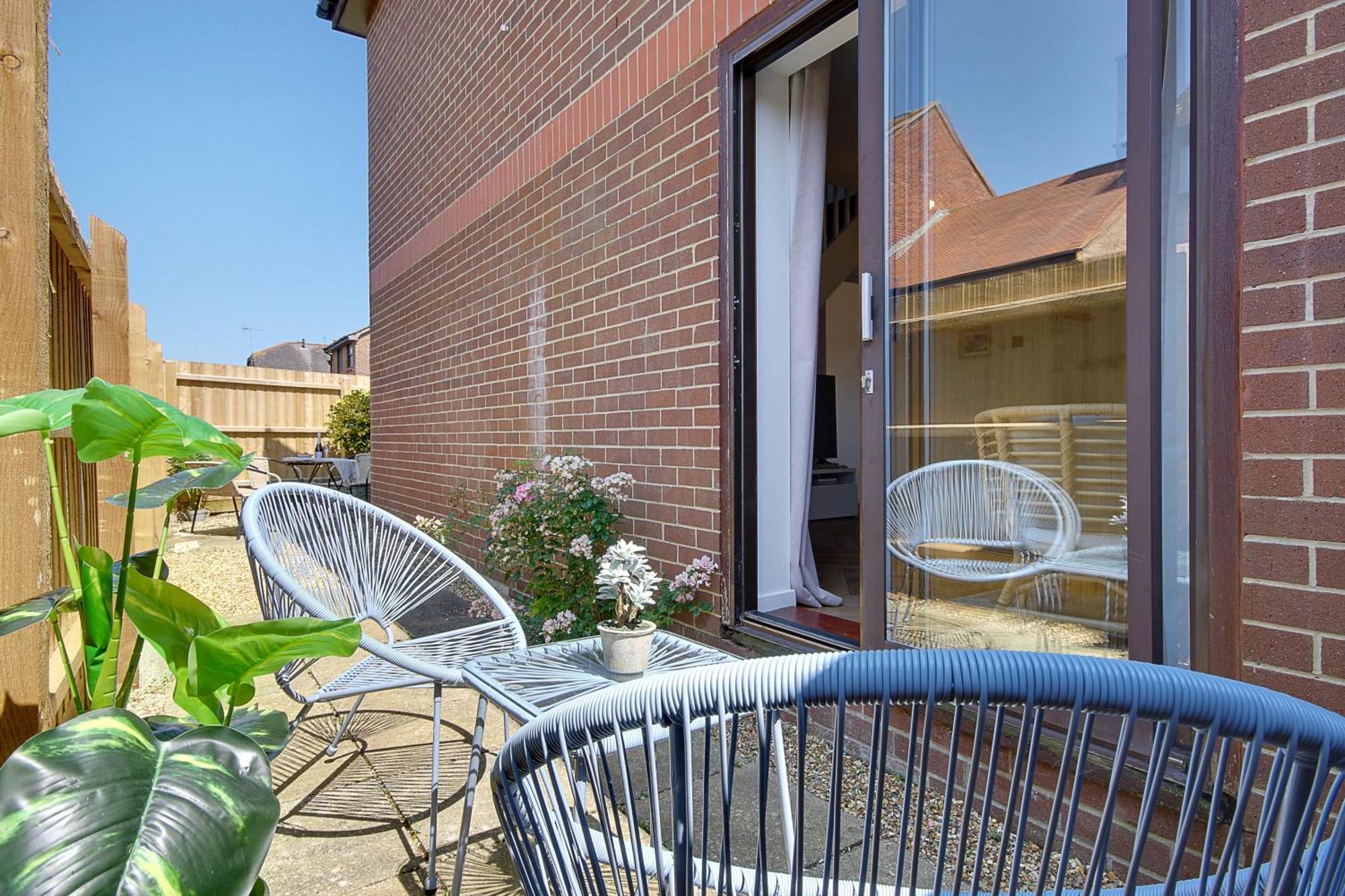 The Nook - Cosy Coastal Retreat Near Sandbanks 풀 외부 사진
