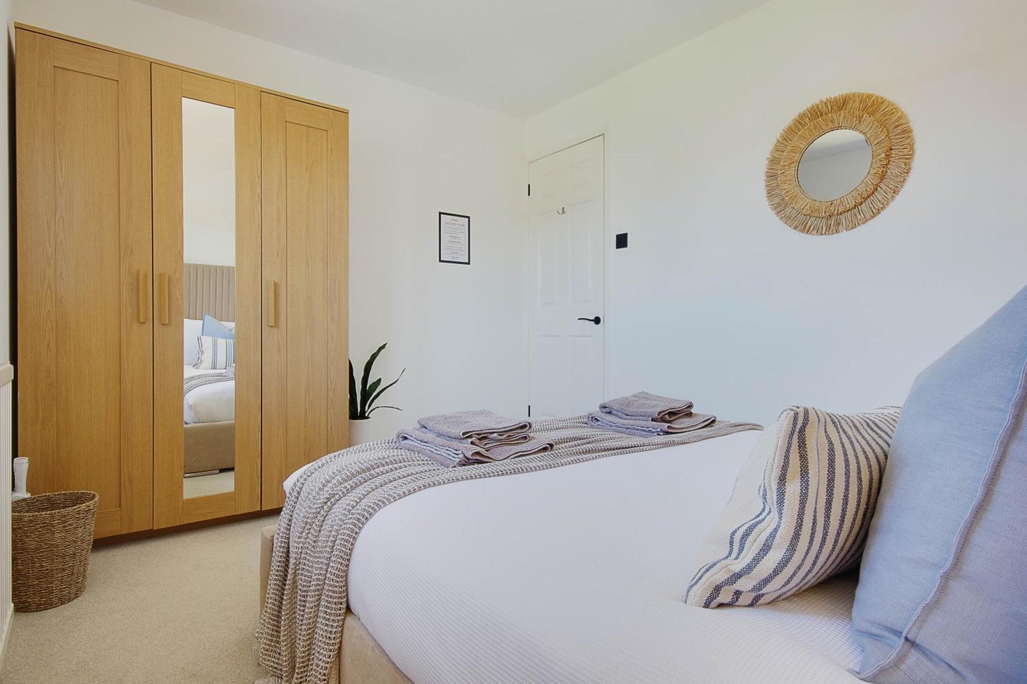 The Nook - Cosy Coastal Retreat Near Sandbanks 풀 외부 사진