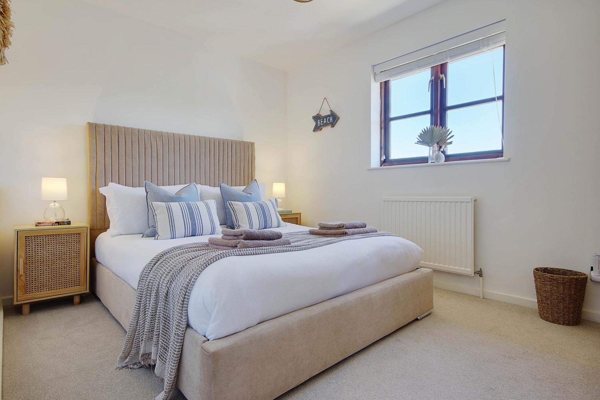 The Nook - Cosy Coastal Retreat Near Sandbanks 풀 외부 사진